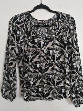 Bobeau Women's Medium Floral Abstract Print Peasant Blouse Black Mob Wives